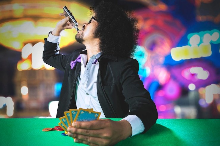 Kartu poker dan chip di meja permainan mpo 1121 dengan antarmuka dealer langsung
